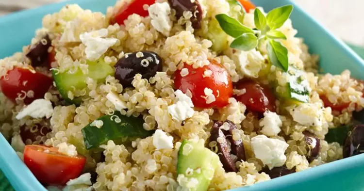 Salată de quinoa cu legume, o sursă de sănătate de zi cu zi