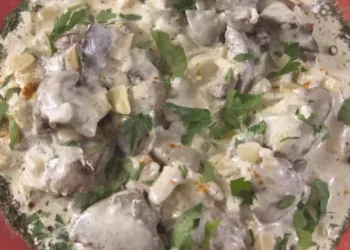 Ficăței de pui în sos de smântână