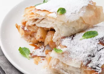 Strudel cu mere ardelenesc. Un dulce tradițional cu care ne mândrim