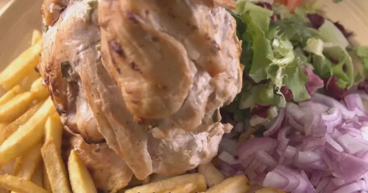 Kebab de pui la cuptor, nu te mai saturi de el! O idee delicioasă pentru toți pofticioșii!