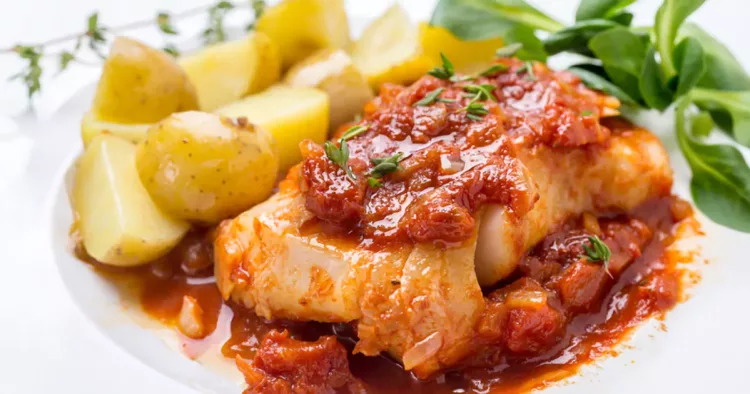 Salată de ton cu cartofi copți și porumb