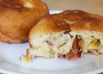 Gogoși cu bacon și cașcaval