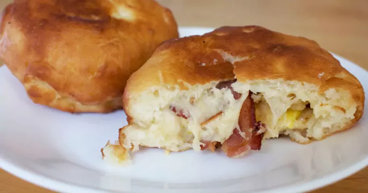 Gogoși cu bacon și cașcaval