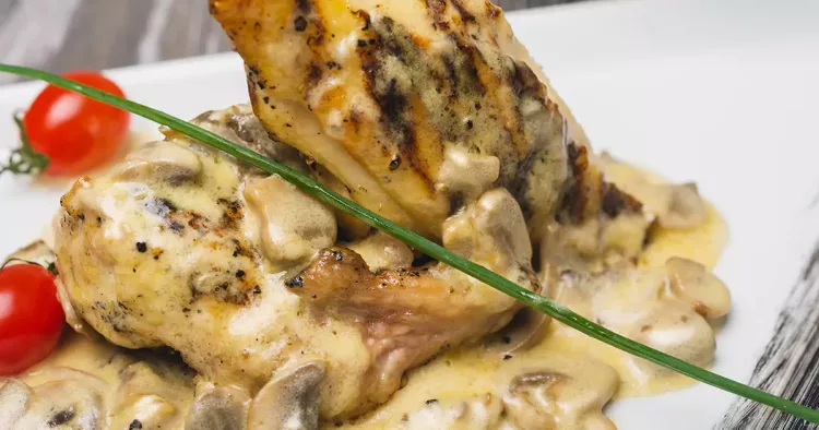 Pulpe de pui cu sos a la grec, o bunătate demnă de o zi de vineri