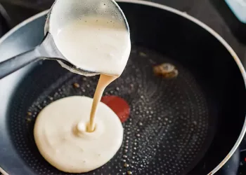 Cum prepari cele mai pufoase clătite fără să adaugi unt sau ulei în tigaie
