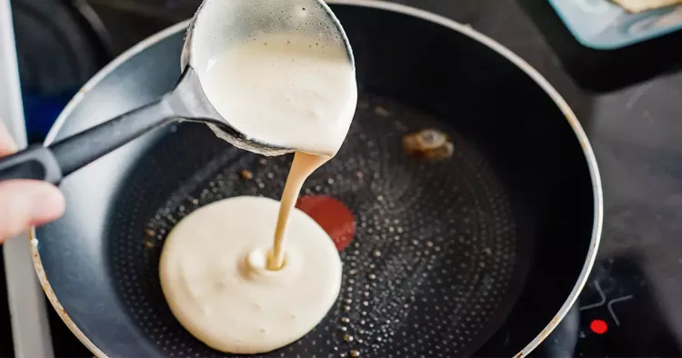 Cum prepari cele mai pufoase clătite fără să adaugi unt sau ulei în tigaie