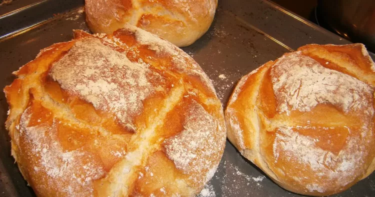 Pâinici de casă bine coapte