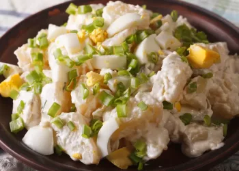 Salata perfectă – Sănătoasă, rapidă, cremoasă, aromată și gata cu totul în numai 20 de minute