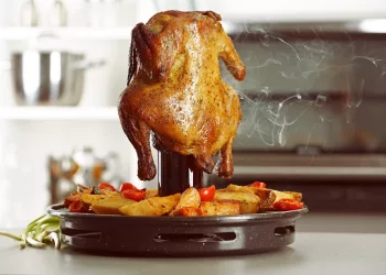 O rețetă delicioasă și sănătoasă pentru masa de Crăciun: Pui pe sticlă cu cartofi la cuptor!