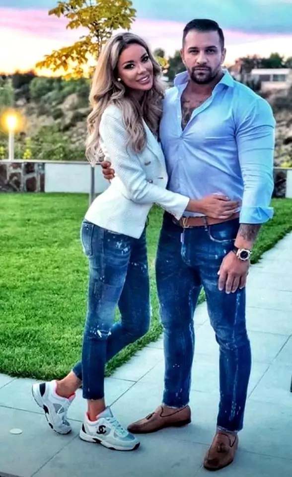 Cui îi face Bianca Drăguşanu declaraţii de dragoste, la puţin timp după divorţul de Alex Bodi. „Inima mea…”: