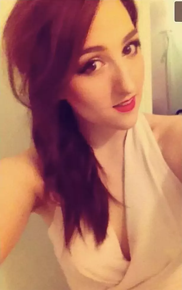 Făcea dragoste cu iubitul când a auzit o trosnitură puternică. S-a înroșit de rușine și a fugit imediat la baie. Uite ce a pățit, iubitul ei a rămas fără cuvinte: ,,De 20 de ori în fiecare zi mi se…”