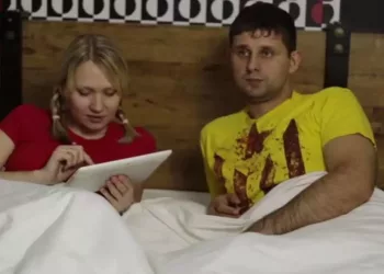 Soția refuza mereu să facă amor cu altă scuză, dar într-o zi el s-a enervat, a făcut un tabel cu fiecare scuză a ei și data în care a fost refuzat, apoi a postat-o pe Facebook! Femeia e distrusă, așa ceva nu s-a mai făcut niciodată. Ce scria bărbatul în tabel: