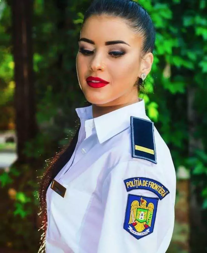 Este atat de frumoasă încât a atras atentia jurnalistilor străini