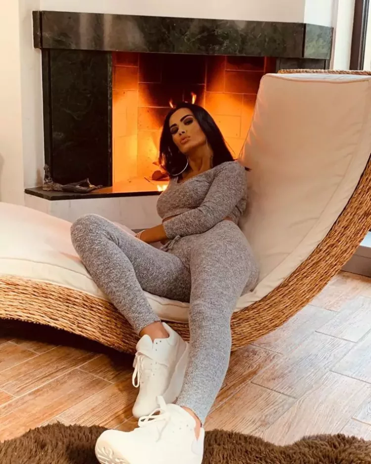 Suma incredibilă pe care a cheltuit-o Oana Zăvoranu pe două perechi de botine: