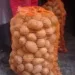 A cumpărat un sac de cartofi de la piata, dar cand a ajuns acasa si a vazut ce era in el, a inceput sa urle la nevasta si la copii: „Iesiti imediat afara! Chemati politia!” Uite ce a descoperit in mijlocul lui: