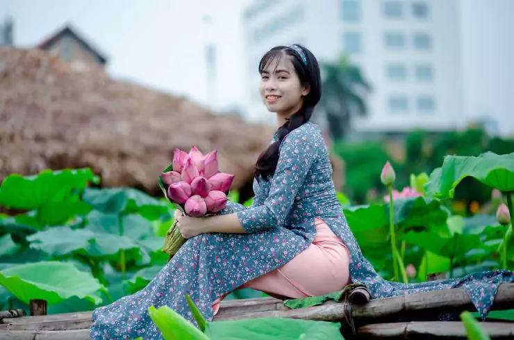 Știi să porți corect rochii peste pantaloni?  4 recomandări de ținute perfecte de toamnă