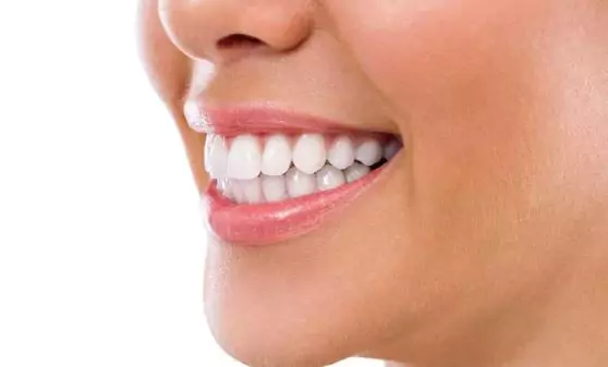 Uită de protezele mobile cu ajutorul sistemului Fast&Fixed!