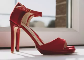 Cum să îți cureți corect pantofii de piele întoarsă