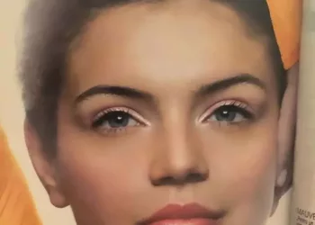 O recunosti? Aşa arăta la 16 ani!