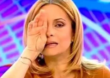 Mihaela este asistentă medicală și a fost hărțuită și umilită de vecini doar pentru că lucrează într-un spital care primește bolnavi de COVID-19! Cum au așteptat-o acasă într-o seară”: