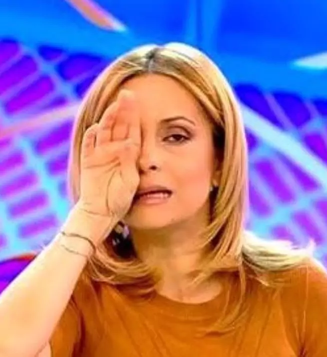 Mihaela este asistentă medicală și a fost hărțuită și umilită de vecini doar pentru că lucrează într-un spital care primește bolnavi de COVID-19! Cum au așteptat-o acasă într-o seară”: