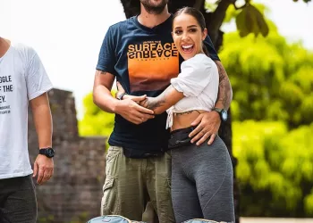 O vezi chiar acum la Asia Express alături de Speak, dar cum a devenit cunoscută Ștefania? A plecat din Galaţi în 2015. Ce a facut pentru bani pana sa ajunga iubita lui Speak: