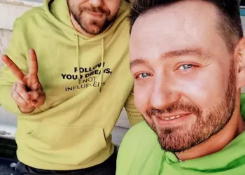 Am trăit s-o vedem și p-asta! Gestul intim făcut de Alex Abagiu față de Radu Vlăduț în văzul tuturor. Reacția celor din jur