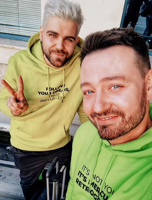 Am trăit s-o vedem și p-asta! Gestul intim făcut de Alex Abagiu față de Radu Vlăduț în văzul tuturor. Reacția celor din jur