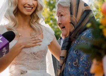 Cum a reacționat bunica Andreei Bălan după ce a aflat că nepoata ei divorțează de George Burcea după doar 4 luni de căsătorie. Șocată de asemenea rușine în familia ei, batrana a sunat-o pe Andreea și i-a zis: „Auzi, nepoato, mai ‼️”