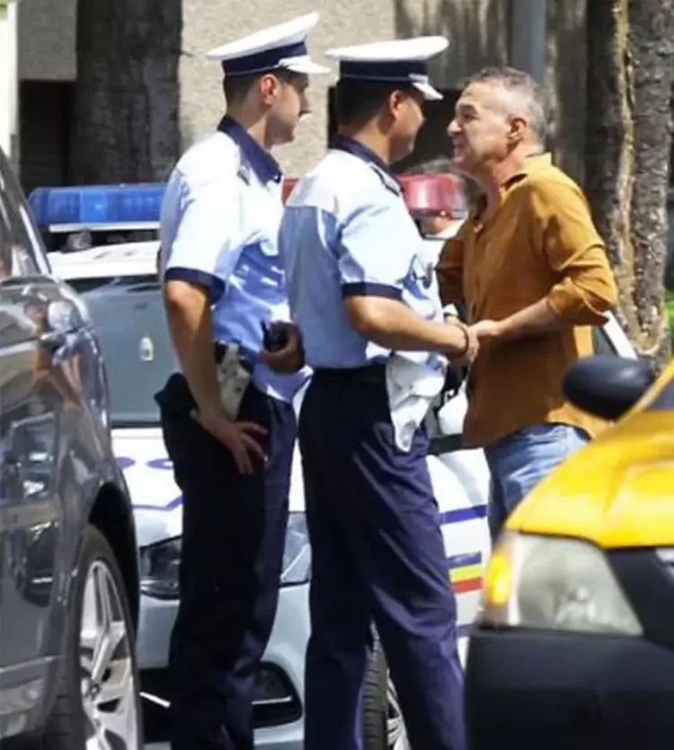 Gigi Becali, prins afară fără adeverinţă. Cum a scăpat fără amendă: