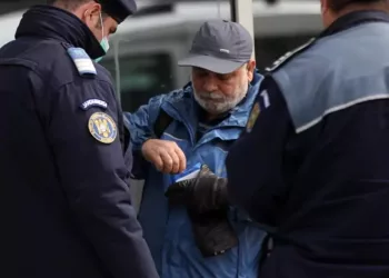 Nu e banc! Ce a făcut un pensionar din Berceni după ce și-a dat seama că l-a prins ora 13:00 în oraș