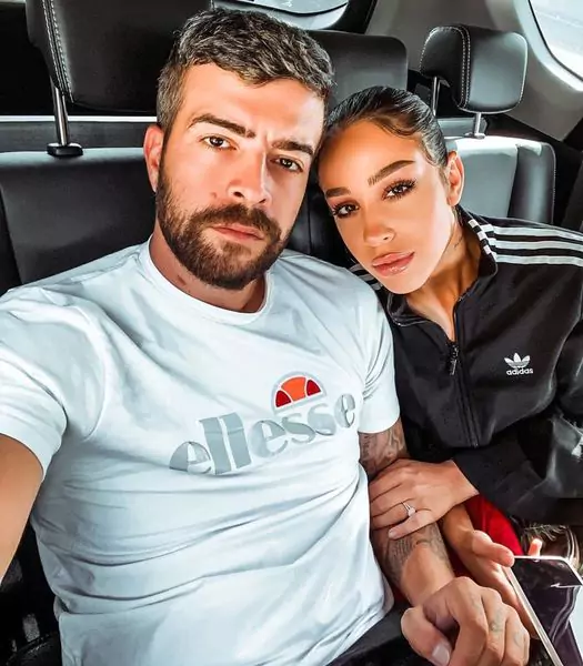 Speak a făcut pasul cel mare! A cerut-o în căsătorie pe Ştefania la Asia Express! Care a fost reacția brunetei? Nu e cea la care vă aşteptaţi –>