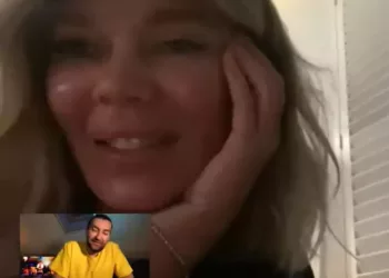 Gina e îndrăgostită până peste cap și îi face toate poftele lui Smiley, de cand stau in aceeasi casă! Ce umilință i-a dat cantaretul acum! Gina i-a spus în direct ca îl iubește, dar răspunsul lui…: