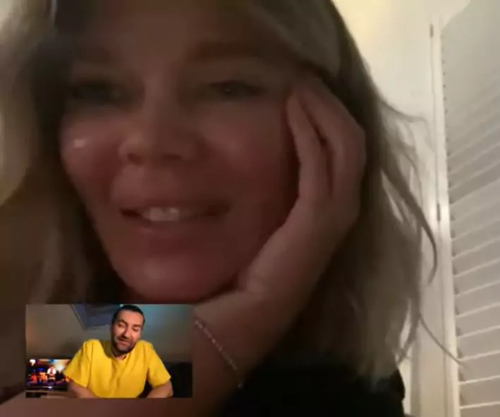 Gina e îndrăgostită până peste cap și îi face toate poftele lui Smiley, de cand stau in aceeasi casă! Ce umilință i-a dat cantaretul acum! Gina i-a spus în direct ca îl iubește, dar răspunsul lui…: