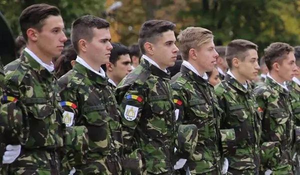 MApN începe RECRUTĂRILE! Cine va fi luat în armată: Anunţ oficial:
