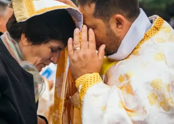 Cum se vor putea spovedi și împărtăși credincioșii în Săptămâna Mare. Regulile anunțate de BOR pentru enoriași și preoți: