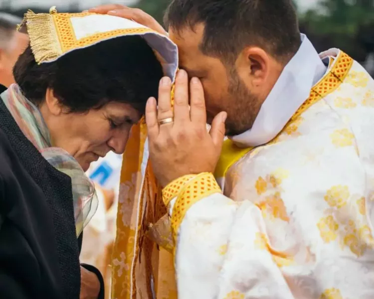 Cum se vor putea spovedi și împărtăși credincioșii în Săptămâna Mare. Regulile anunțate de BOR pentru enoriași și preoți: