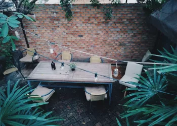 Idei amenajare curte mică: Sfaturi și recomandări ale experților