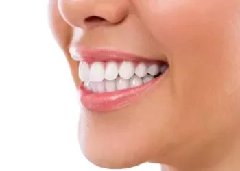 Albirea dentară laser – dinți albi și sănătoși în doar 30 de minute