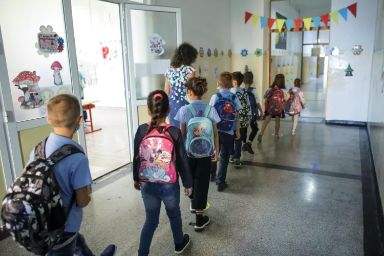 NEWS ALERT! Elevii se întorc la şcoală! Decizia este oficială! Unde s-a anunţat