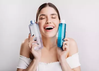Apa micelară – Greşeli de evitat când o foloseşti, în funcţie de tipul tău de ten