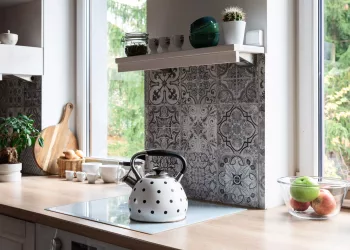 Ce ar trebui să știi când alegi gresia și faianța pentru baie și bucătărie