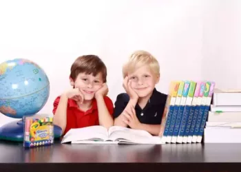 Reîntoarcerea la școală: 4 rechizite școlare care nu trebuie să îi lipsească  micuțului tău