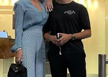 Luca este fiul lui Reghe din căsnicia cu Mariana Pfeiffer. Acum, după ce a aflat că tatăl lui a depus divorț de mama vitregă (Anamaria Prodan), tânărul a decis să spună adevărul despre impresară: