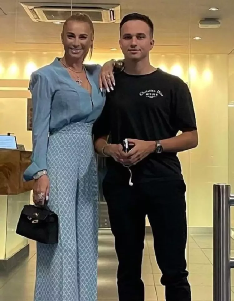 Luca este fiul lui Reghe din căsnicia cu Mariana Pfeiffer. Acum, după ce a aflat că tatăl lui a depus divorț de mama vitregă (Anamaria Prodan), tânărul a decis să spună adevărul despre impresară: