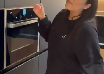 Andra, filmată în timp ce țipa la fiica ei.   Ce i-a făcut Eva