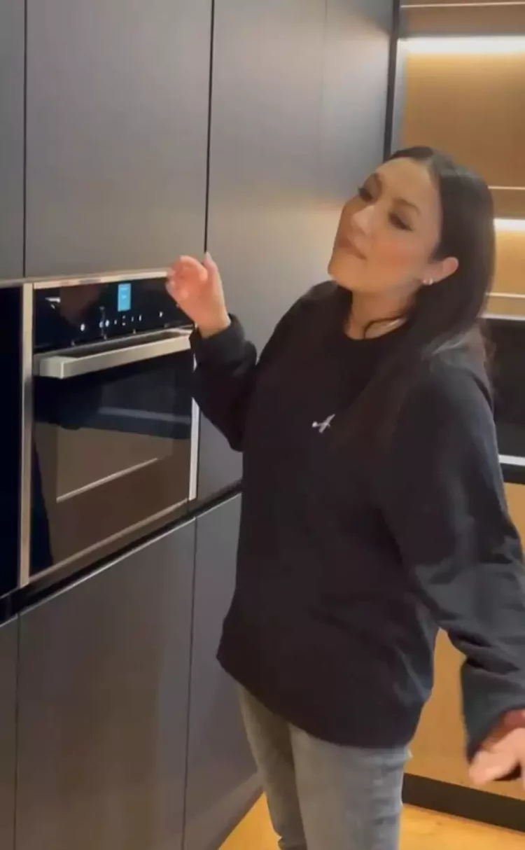 Andra, filmată în timp ce țipa la fiica ei.   Ce i-a făcut Eva