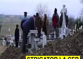 STRIGATOR LA CER! DOCTORII le-au zis părinților că fetița lor a murit de SIDA și să NU deschidă sicriul. Dar stai să vezi ce a găsit o familie în cavou, la 21 de ani de la înmormântare…