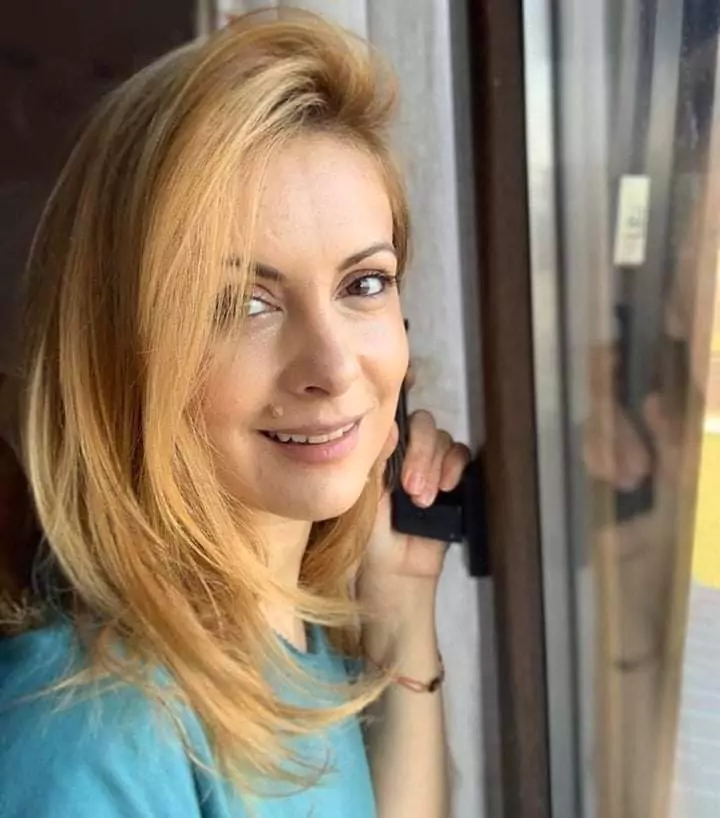 „Să stai, să nu mai vii la TV, că stai bine ” a comentat un fan, dupa ce Simona Gherghe a postat o poza cu ea si familia ei, in izolare. Vedetei nu i-a picat bine, si a raspuns cum nu se putea mai frumos