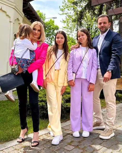 Anunțul surprinzător făcut de Mihai Morar după 16 ani de căsătorie cu Gabriela și 3 copii împreună: „Uneori și GPS-ul te duce pe alt drum…”